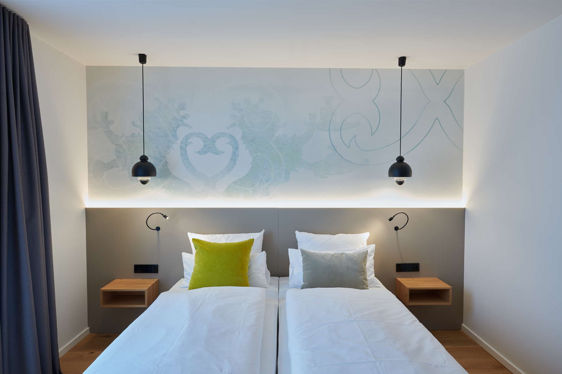 Individuelle ornamentale Strukturtapete für Hotel Loewen, © Eva Kemmler Textildesign